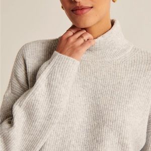 Abercrombie Classic Easy Turtleneck Sweater: large, light grey